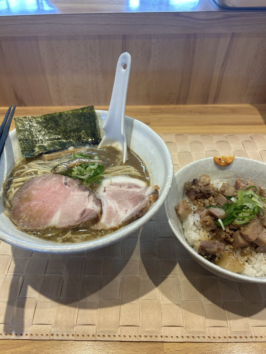 空を切るケンイチ🥷 4/12 スサシ×四星球 tweet media