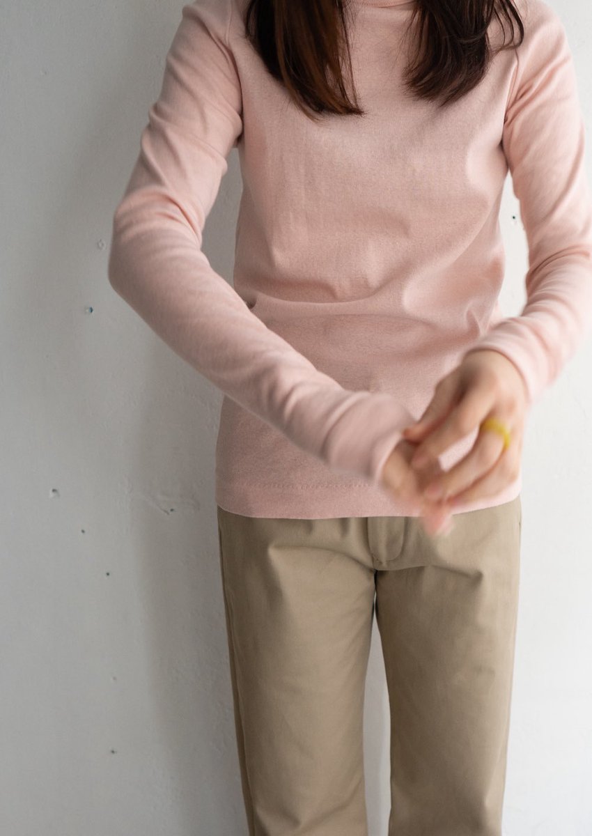 今日も17時までお願いします。
グリーンとピンク、size1は完売です。
size2はありますー！

チノパンもハイウェストのシルエットは残りわずかです。