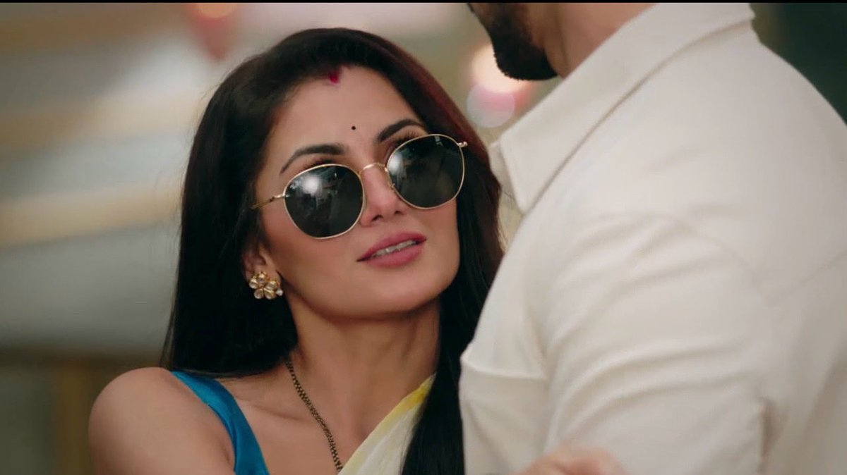 echoofuss's tweet photo. “pata tha mujhe aap sambhal lenge” their hand placement?? they seriously need to tone it down what is this cutopia https://t.co/nvvGFtBTzj