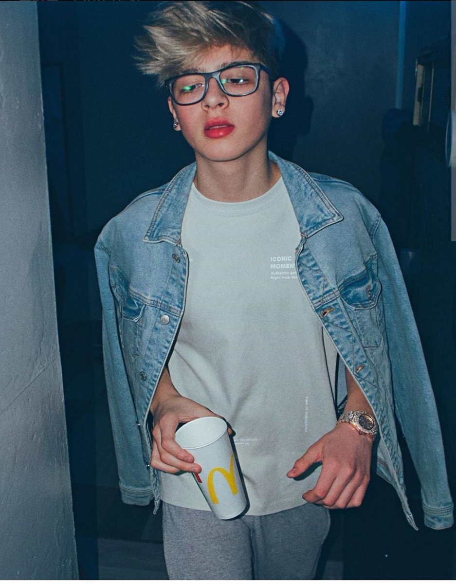 Gzzp__'s tweet photo. si el exnovio de ella es está mierda, west tiene mucha posibilidades https://t.co/UPLBqu1XEx