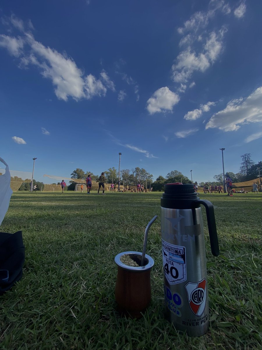 nada mas lindo que ir a la cancha y tomar mates con el amor de mi vida❤️