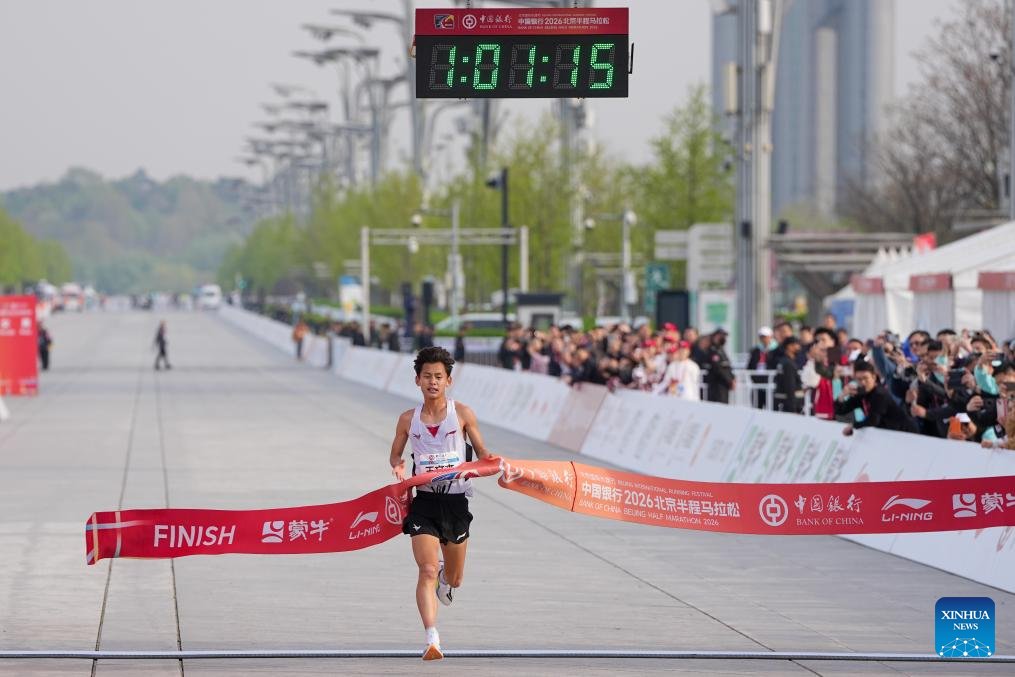 chinaorgcn's tweet image. Chinese runner Wang Wenjie won the 2026 Beijing Half Marathon with a national best result of 1:01:15 on Sunday. china.org.cn/2026-04/13/con…