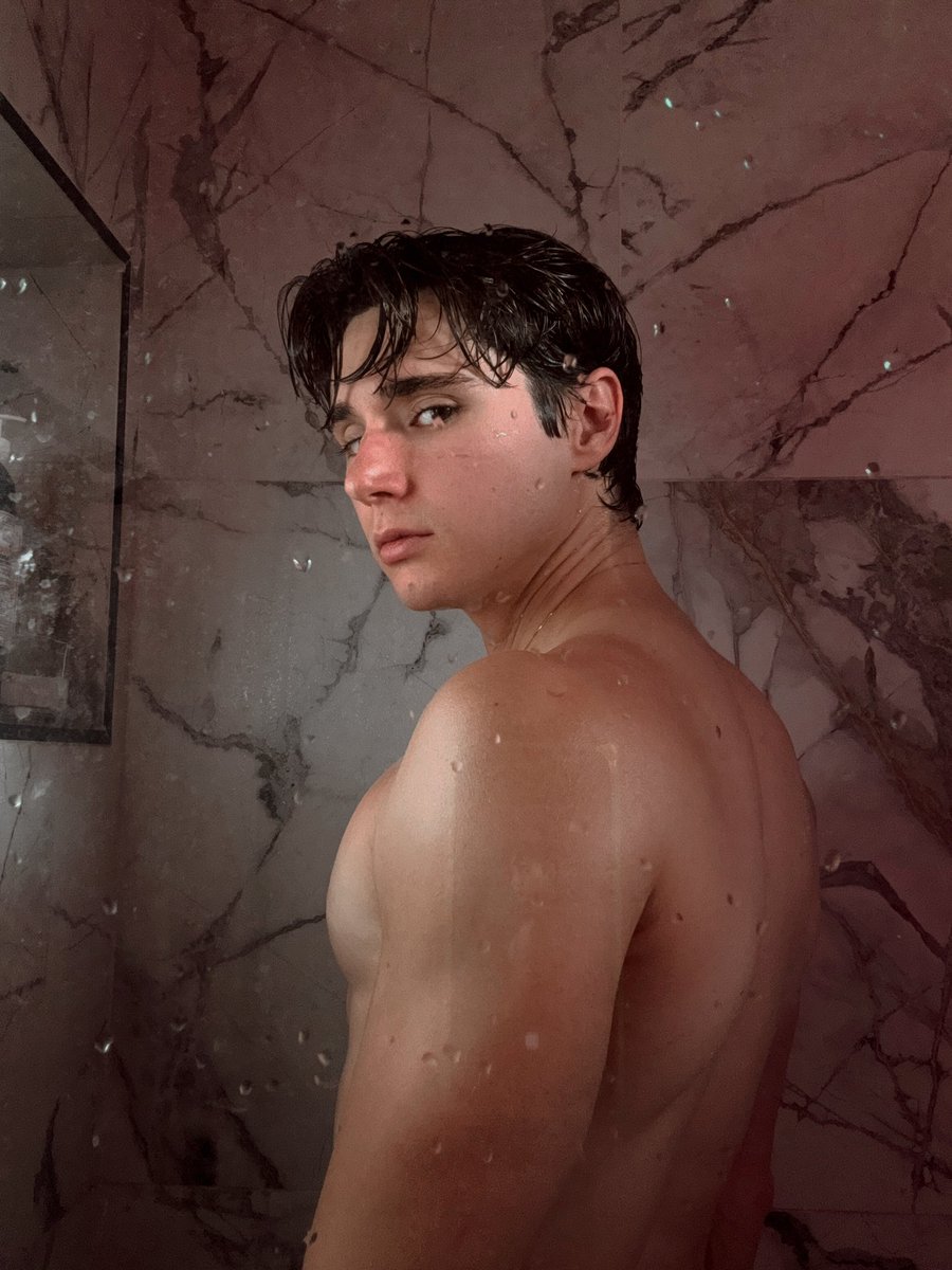 GrandLeo tweet media