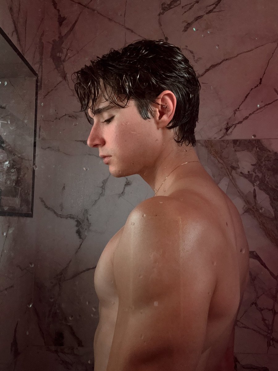 GrandLeo tweet media