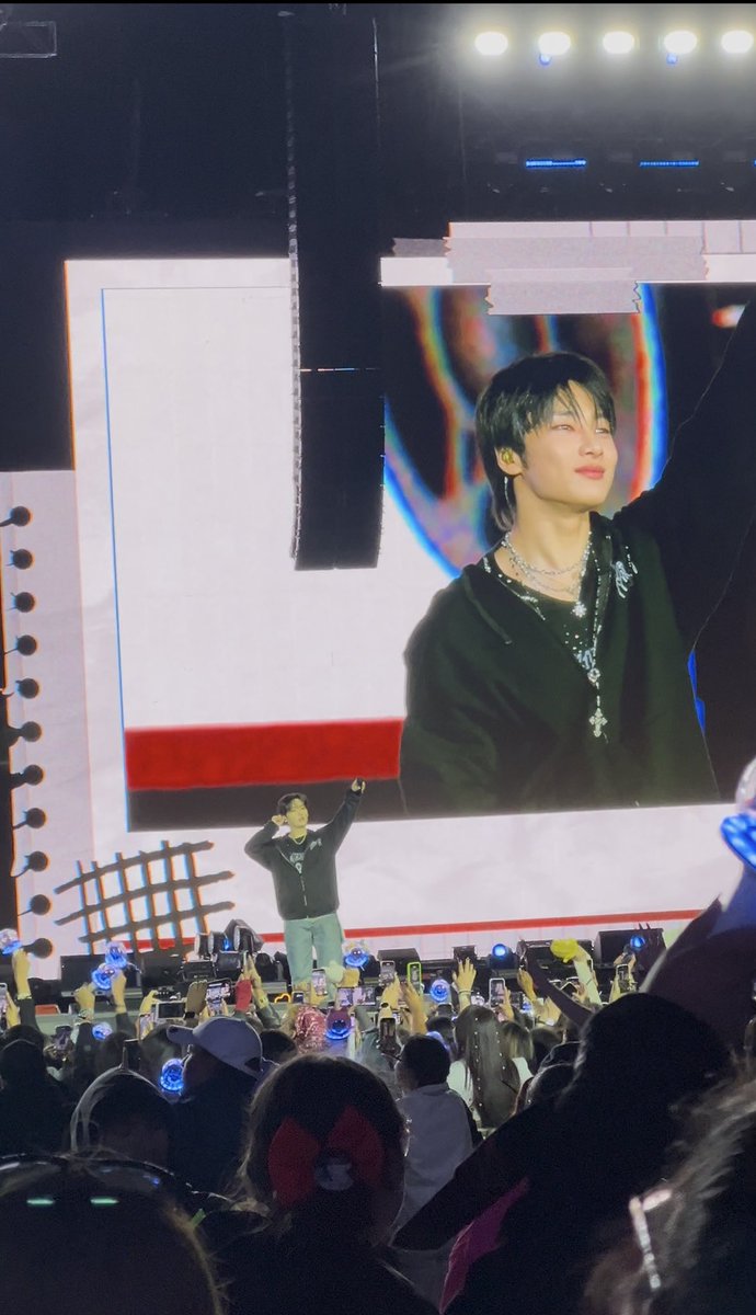 ale vio a skz!! 🫧🤍 tweet media