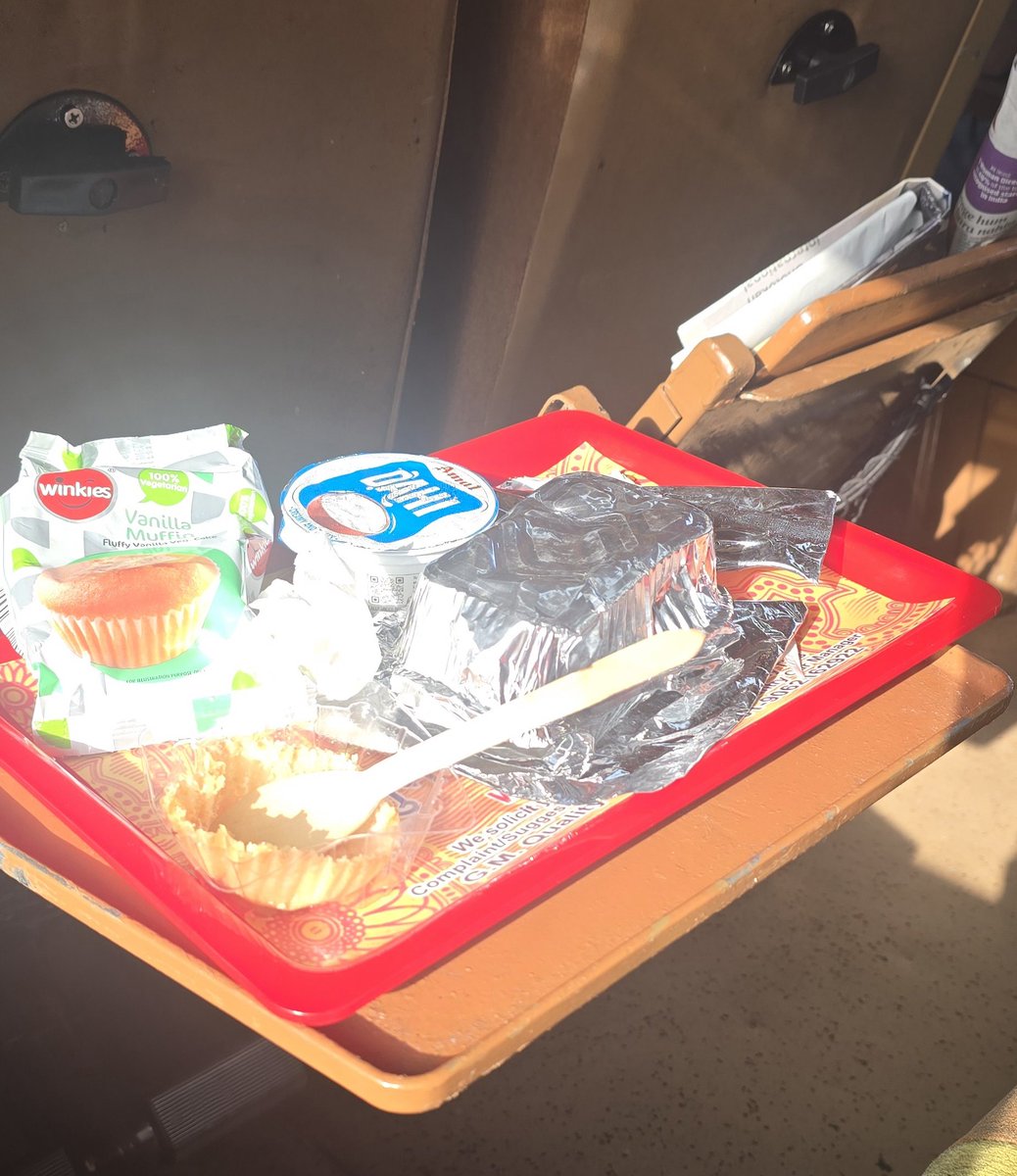 ManthanSheth's tweet photo. @IRCTCofficial @eCateringIRCTC @WesternRly @RailwaySeva @RailMinIndia What measures and standards are you taking to mitigate such issues where you are serving veg in non-veg color code plates. You have red for non veg and green for veg that is what I know and your catering service say. I never opt for food in Vande Bharat or any train. Tejas doesn't have that option and it's mandatory. But is this the standard are you maintaining? Maintaining food segregation is not optional, it’s essential.