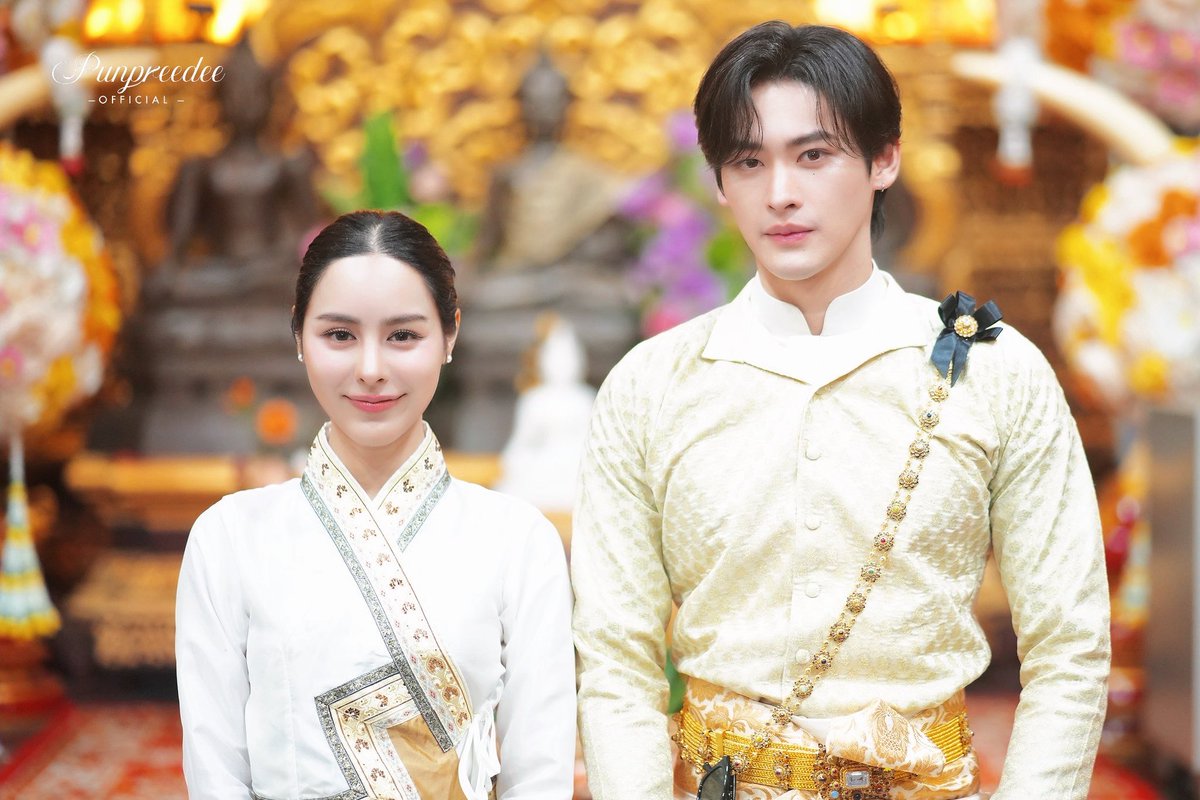 NP9PP's tweet photo. เนื่องในโอกาสปีใหม่ไทย ขอให้ คุณดิว คุณสมรักษ์ อาปิ่น และผู้ใหญ่ในช่อง3ทุกท่าน มีสุขภาพร่างกายแข็งแรง และขอให้ผลิตผลงานคุณภาพมาให้พวกเราชมไปอีกนานแสนนานค่ะ 🙏🙇‍♀️💦✨ 
อยากให้ #เก้าพีพี สาดน้ำกันเอง และรอละครคู่เรื่องที่สองของน้องๆมาชโลมให้จิตใจของแฟนๆชุ่มชื่นค่ะ ☀️💦💫🩵

#Ch3Thailand
#ดูทีวีกด33ดูออนไลน์ที่3Plus
