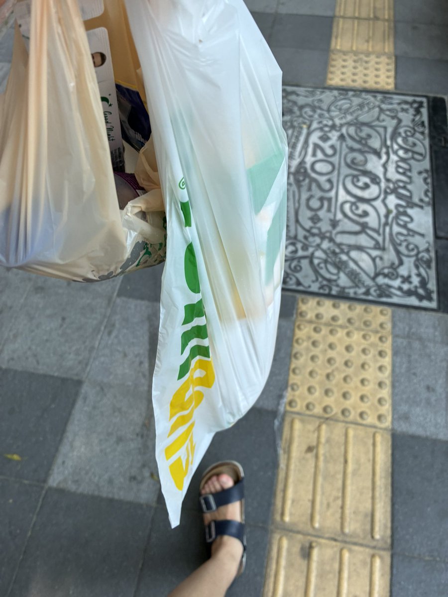 プチレア tweet media