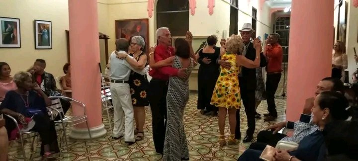 #ProvinciaGranma. Variedad de opciones cada sábado, en la Noche Bayamesa, la alegría no podrá ser eclipsada. #CubaViveYCelebra. #CubaPorLaPaz. <a href="/PartidoPCC/">Partido Comunista de Cuba</a> <a href="/AsambleaCuba/">Asamblea Nacional Cuba</a> <a href="/PresidenciaCuba/">Presidencia Cuba 🇨🇺</a> <a href="/GobiernoCuba/">Gobierno Cuba 🇨🇺</a> <a href="/GobiernoGranma/">GobiernoGranma</a> <a href="/BarceloOrt92635/">Yudelkis Ortiz Barceló</a> <a href="/EduardoLopezL65/">Eduardo López Leyva</a> <a href="/CubaEsCultura/">MinCult - Cuba</a>