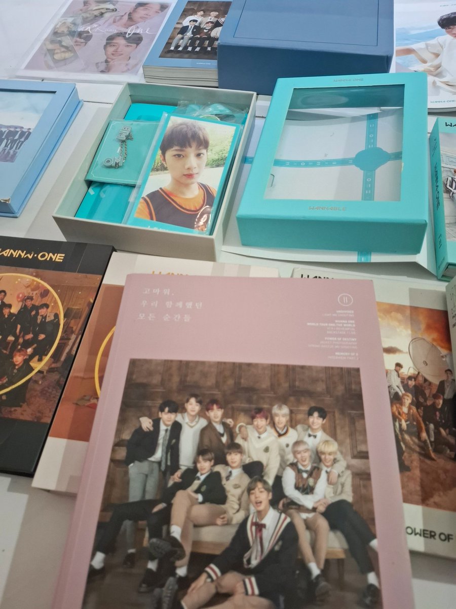 𝙐𝙣𝙞𝙫𝙚𝙧𝙨𝙚 — jasa cetak polaroid square! tweet media