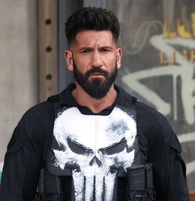 MCUFilmNews's tweet photo. Jon Benthal on Frank Castle: 

“Frank Castle is not your typical hero. He is a family man who lost everything. He’s obsessed with vengeance, no matter the cost. He’s relentless and indomitable.”

(Source: @ComicBook_Movie) https://t.co/CSn9ELfRjX