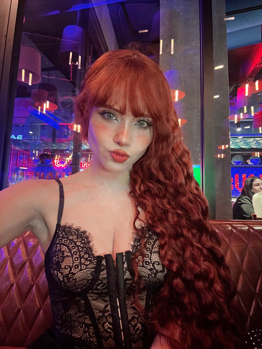 Bella Dueñas tweet media