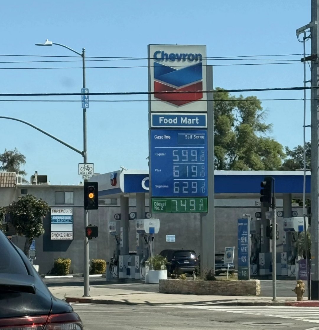 DanielSimba22's tweet photo. @CentralNewsEC Precio REAL en los angeles https://t.co/Ky9VqrqCWw