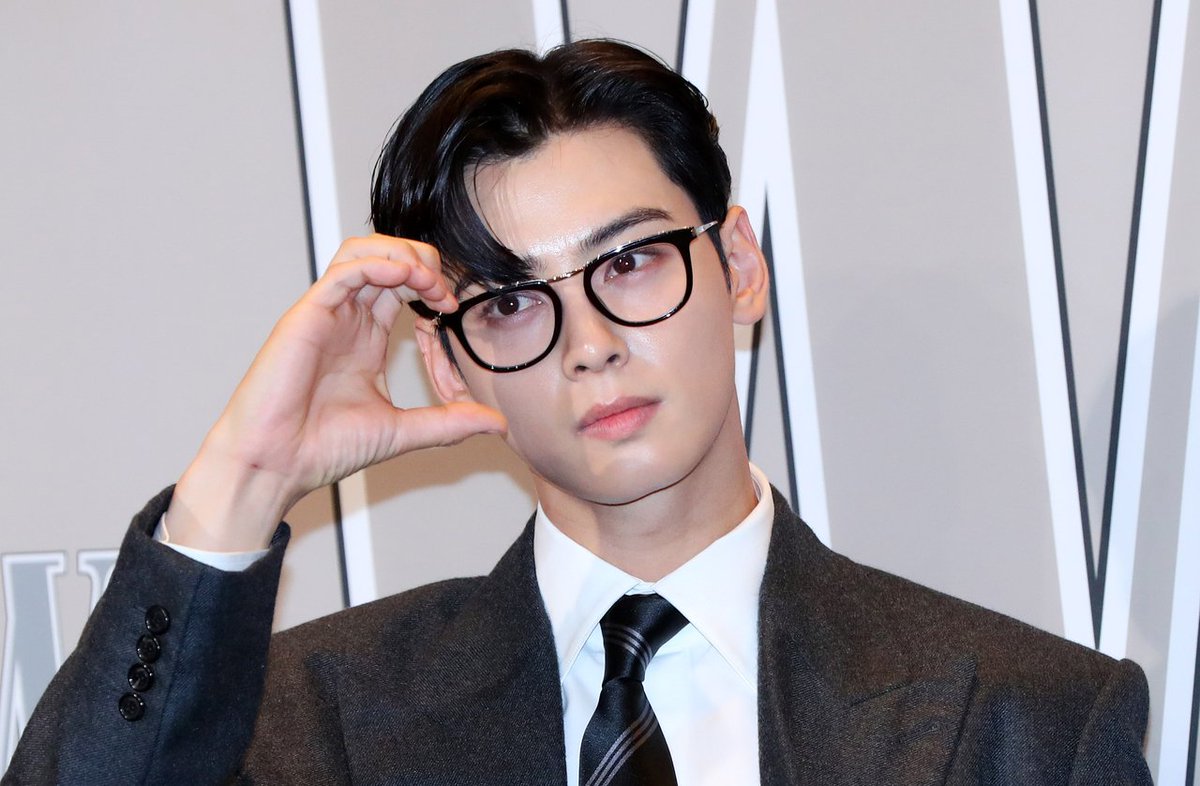 📰 Cha Eunwoo ranked #1 in a DC Inside poll asking which celebrities were perceived to have received “more criticism than their situation actually warranted”.

#CHAEUNWOO received 9,175 votes out of 30,083 total, accounting for 31%, in a survey conducted over 7 days (April 6–12).