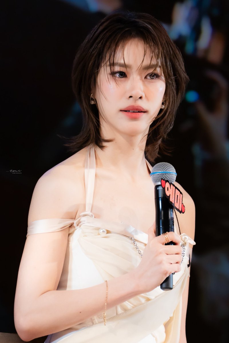 Pow_141511's tweet image. miss you, gorgeous 🧡🌷

#emiamily