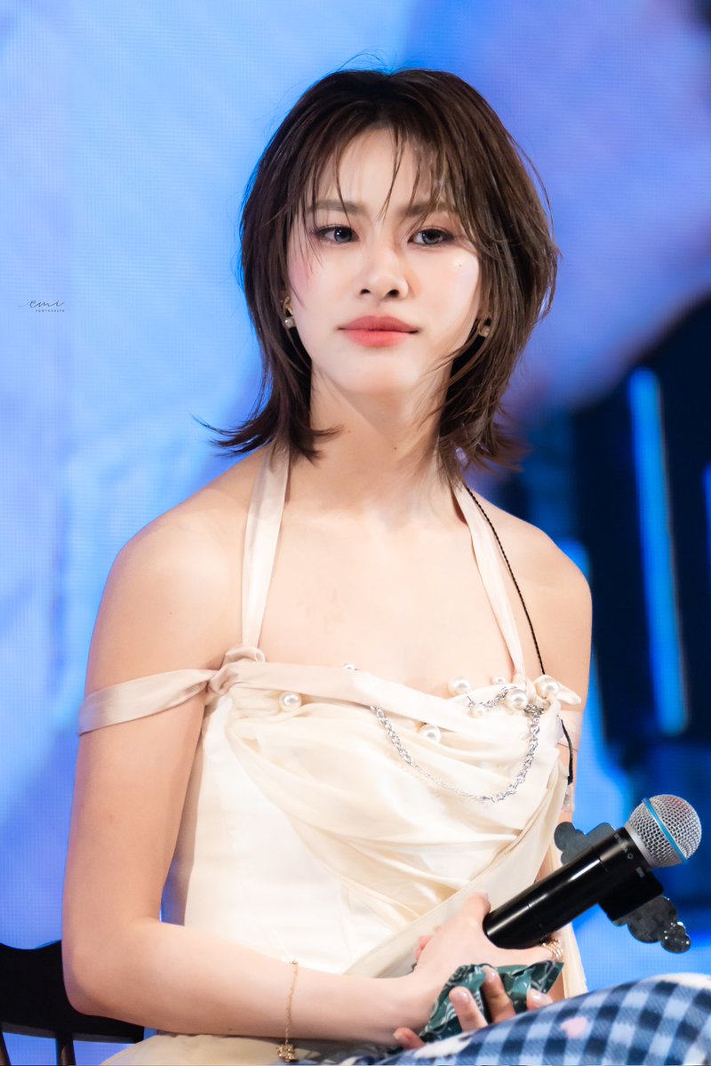 Pow_141511's tweet image. miss you, gorgeous 🧡🌷

#emiamily