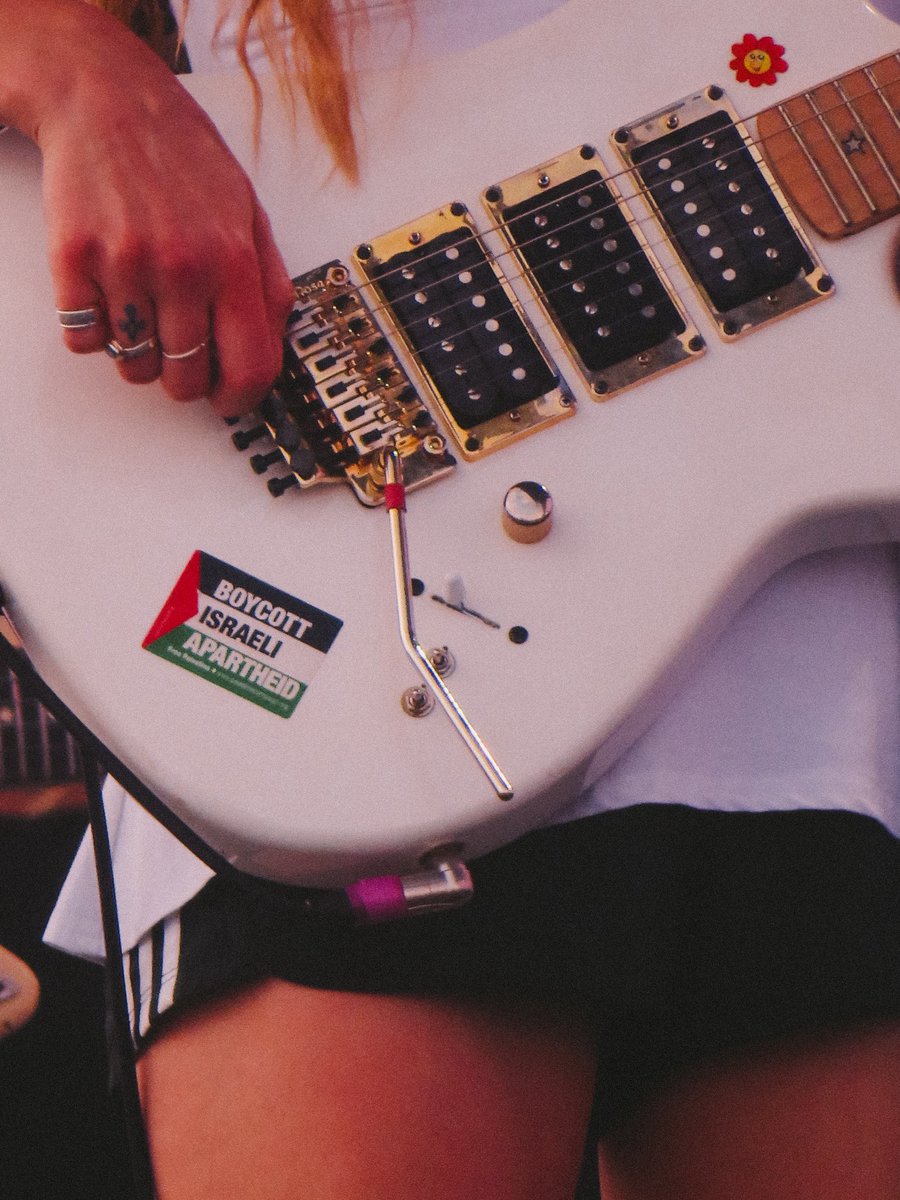 jacqui 💡🍓🪩 tweet media