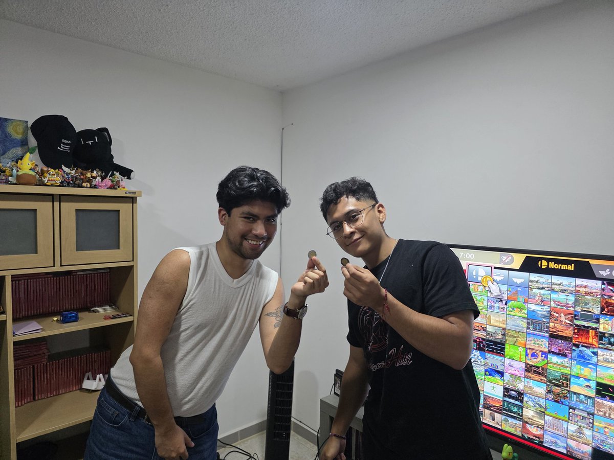 SSB_BBR's tweet photo. Hoy tuvimos el clásico torneo Pendejos #???
Con grandes estrellas quickplay como @abicomala
@YarizBynt @GiornoSSB y yo. Los ganadores de dobles fueron esos pinches changos y Yariz ganó singles, espero que sigan labbeando pq sí jugamos mega culero https://t.co/TFRfDgIMog