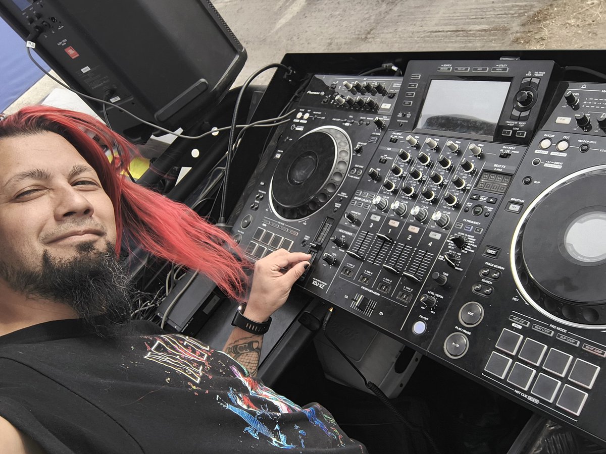 BladeZeta's tweet image. 今回も別のイベントでDJをしましたが、今回はすべて日本の音楽を流しました。観客にとても好評でした。
あなたが好きな日本の曲をおすすめしてください。

#bladezeta
@feriafriki
@redbull

🎶🎵
#dj #vj #jrock #jmusic #japanmusic #party #mix #bladezeta