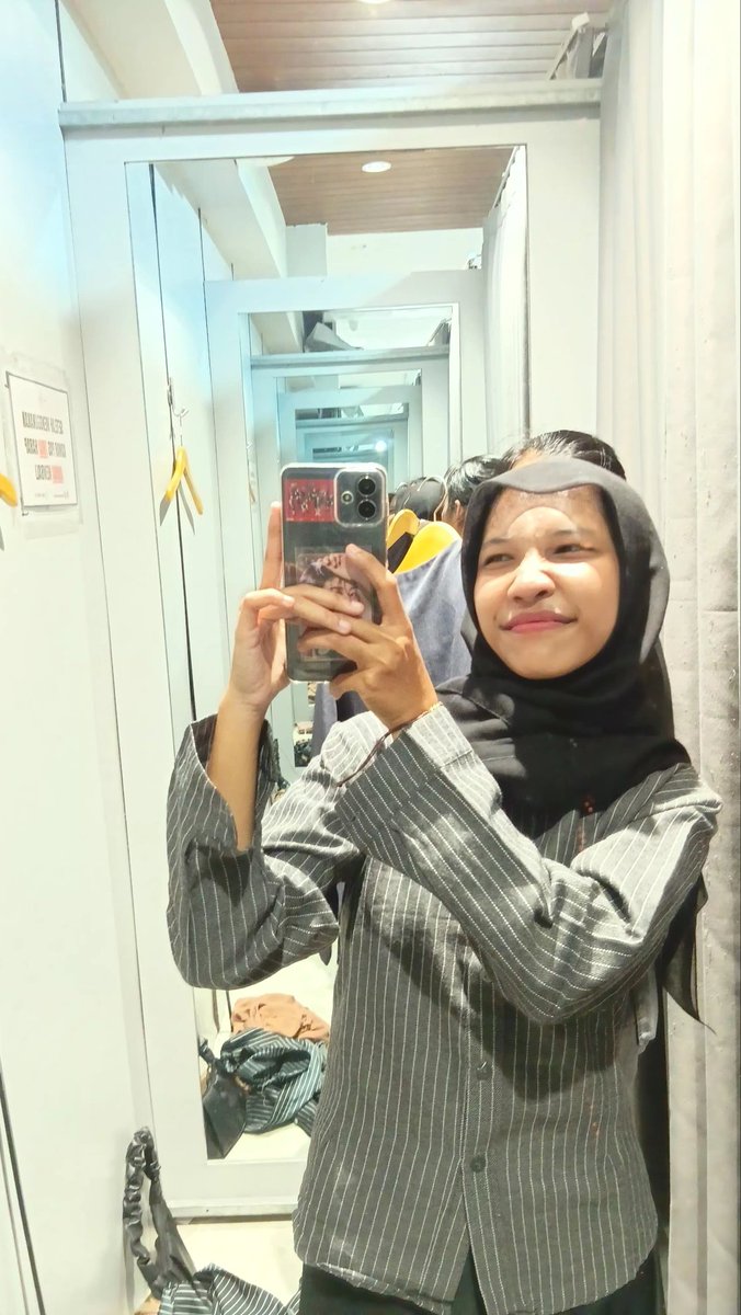 fcklovrs's tweet photo. Mirror selca holic. (Ak tw ini telat, maaf yh) 

#LuvitySelcaDay #LVTSD 
#CRAVITY #TAEYOUNG 
@CRAVITYstarship @CRAVITY_twt https://t.co/TXGnokGGfG