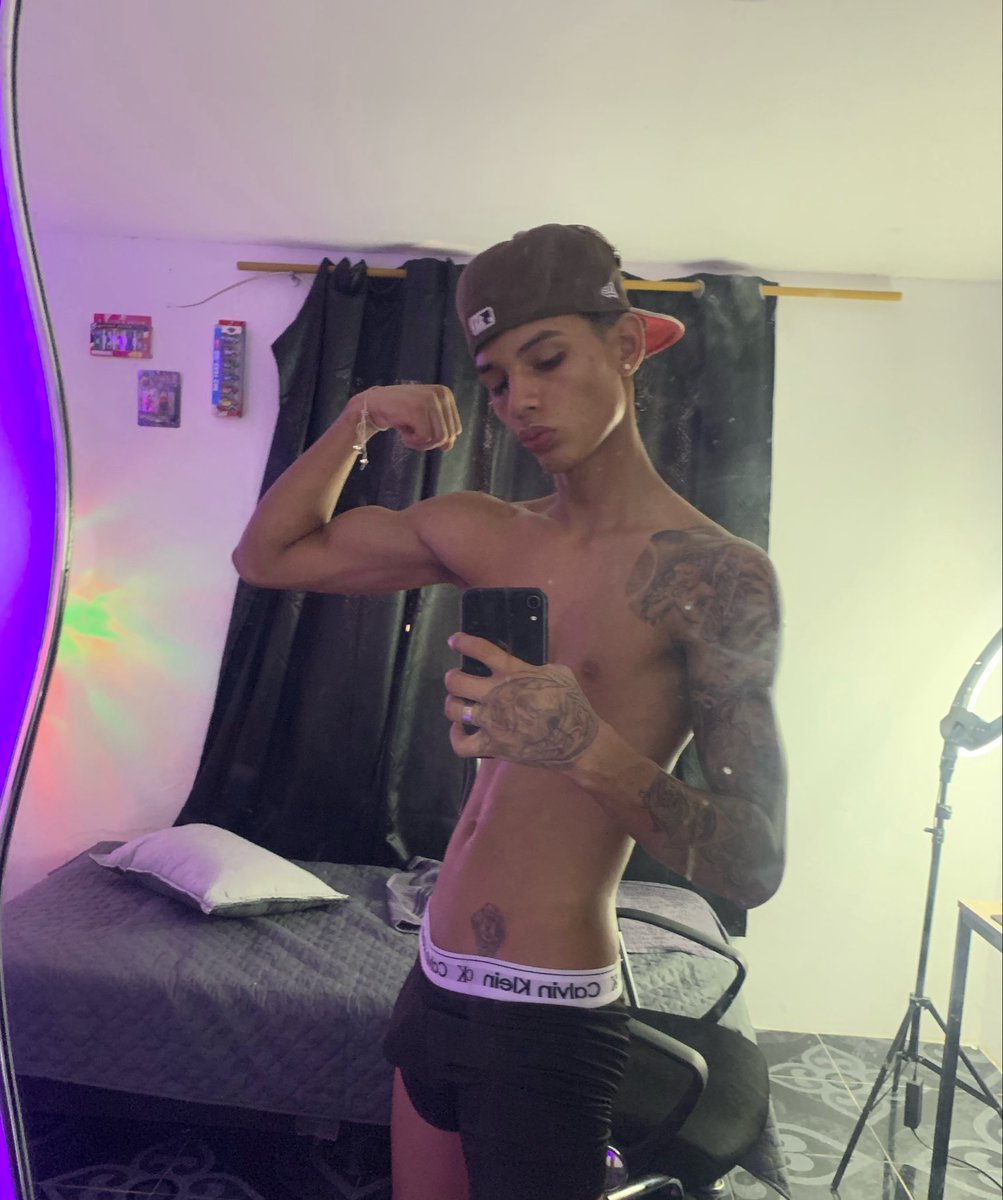 Massterleonel's tweet image. What a slave bitches want to be humiliated by this foot masster🤑😈🫠
#findom 🦶🏽#pay #paypig 😹