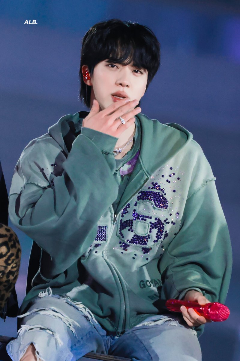 A LITTLE BRAVER 🐬 tweet media