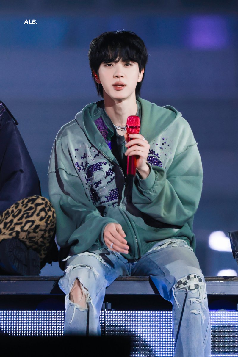 A LITTLE BRAVER 🐬 tweet media