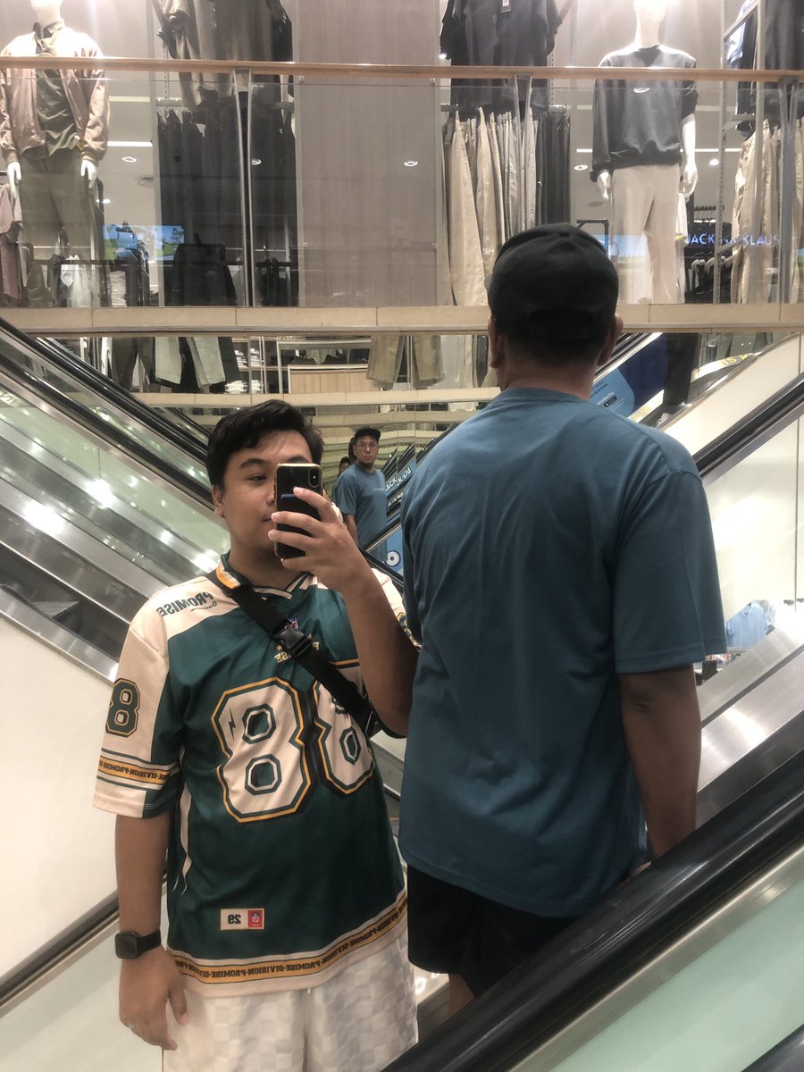 Elrtlx's tweet photo. setelah keliling mall dapet stitch lain 🤣🫵🏻💙 https://t.co/NGZekKkg5i