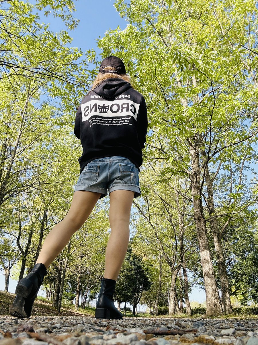 土曜日天気良くて散歩にちょうどよかったな😆
服装パーカー女子イメージでした♪
#足フェチ
#脚フェチ
#太ももフェチ
#女装
#女装さんと繋がりたい
#男の娘