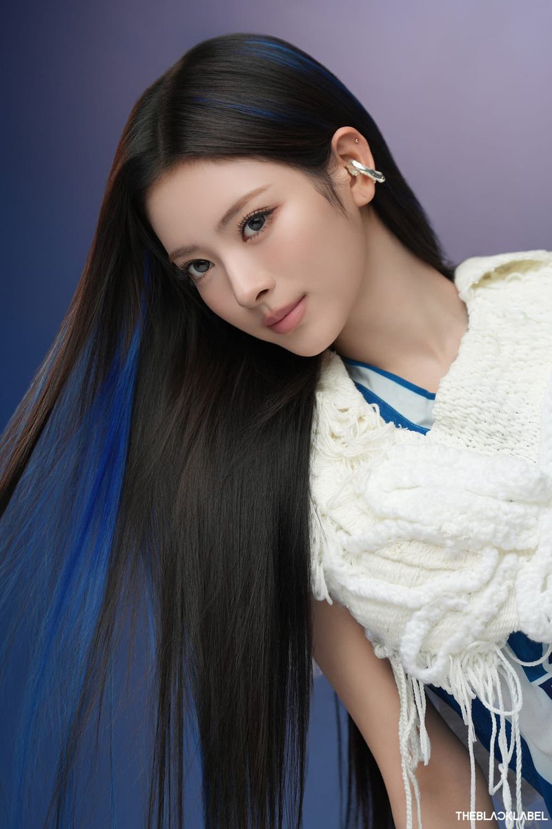 NEWSXANNA's tweet image. 260413 mememe behind photos 

#ANNA #안나 #田中杏奈 #MEOVV #미야오