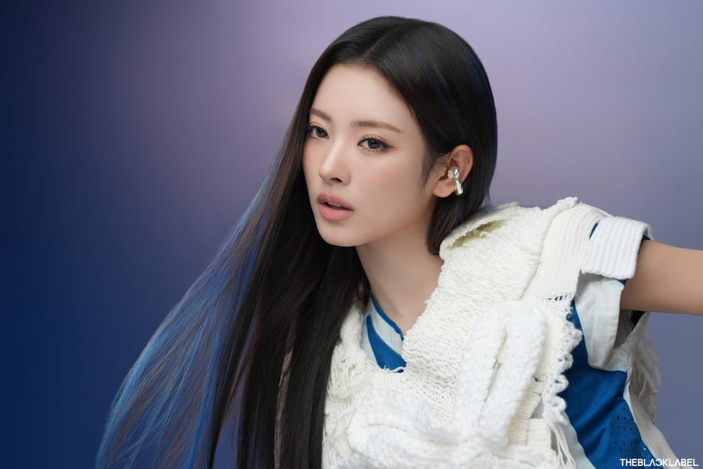 NEWSXANNA's tweet image. 260413 mememe behind photos 

#ANNA #안나 #田中杏奈 #MEOVV #미야오