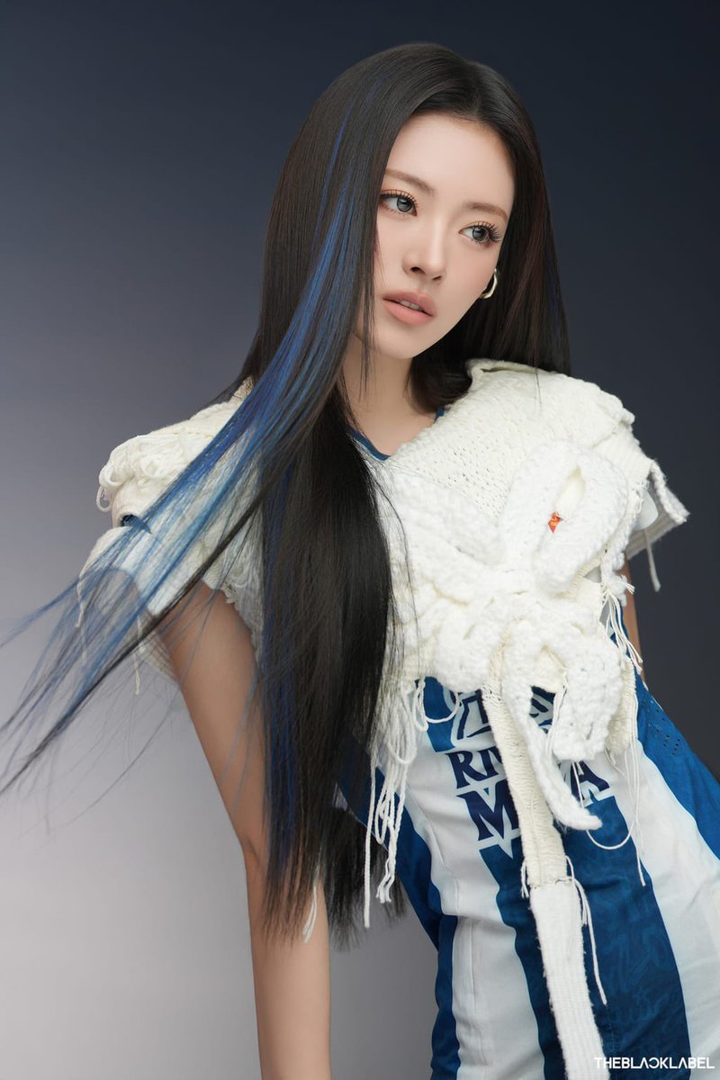 NEWSXANNA's tweet image. 260413 mememe behind photos 

#ANNA #안나 #田中杏奈 #MEOVV #미야오