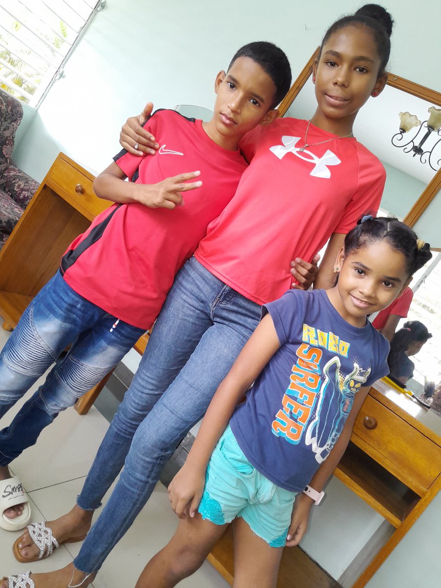 Felicidades 👏 para Yoannia y Raiza por su cumple. En el Hogar para niños  niñas y adolescentes sin cuidado parental  de  Boniato Cuba .