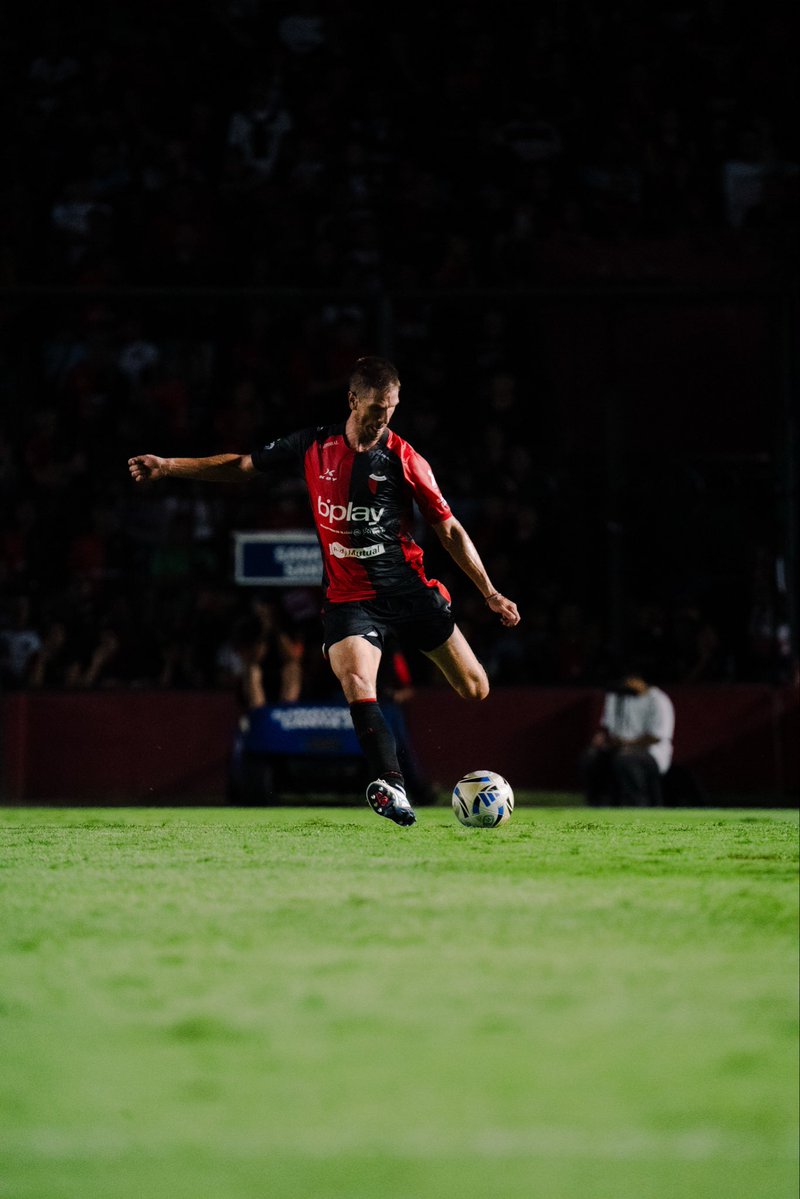 Los tripulantes del Artemis II volvieron a la tierra para ver jugar al flaco Rasmussen.