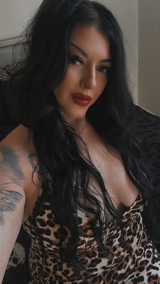 MollyCool tweet media