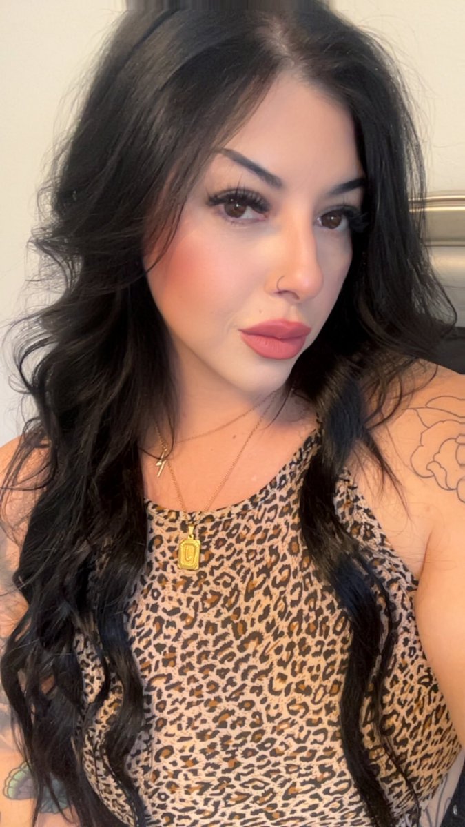 MollyCool tweet media