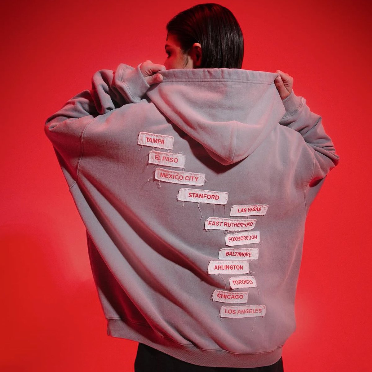 starboyluvr's tweet image. i usually never get hoodies/zip ups at concerts cuz they’re usually so expensive but i am #thinking between these IDK WHICH ONES CUTER 😭😭 im just obsessed with the stitching on the grey one it looks so cool