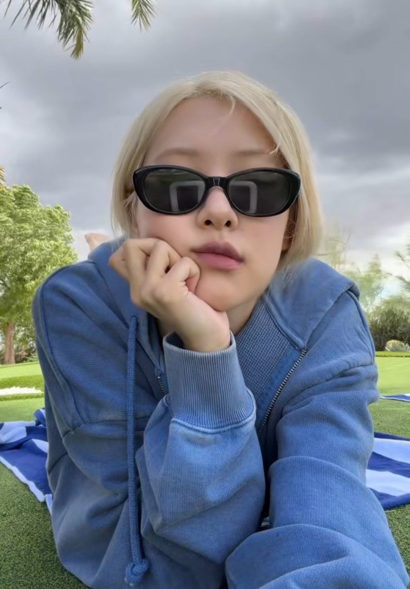 OrnumaYk's tweet image. มีบ้านหลังที่สองเป็น🇹🇭
ชีวิตติดไหว้ 😝 
เป็นเด็กเก่ง เล่นสนุกได้คนเดียวแม่ๆไม่ต้อวห่วง 🤣 

#ตลกธรรมชาติ 
#ROSÉ 
ดาว TikTok #Comeback 🌹💥💥💥