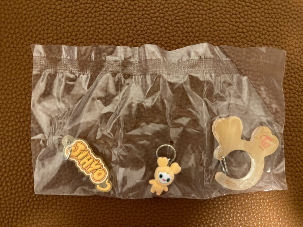 k_mel_jap's tweet photo. 【TWICE】THIS IS FOR 交換

アクリルカラビナ

【譲】ナヨン🩵・ジヒョ🧡

【求】 サナ💜・モモ🩷

国立競技場 4/25 or 4/28 で直接交換可能な方探してます。
条件合う方いたらよろしくお願いします。

#twice #交換 #thisisfor #nayeon #jihyo https://t.co/RZY9Dh3jIx
