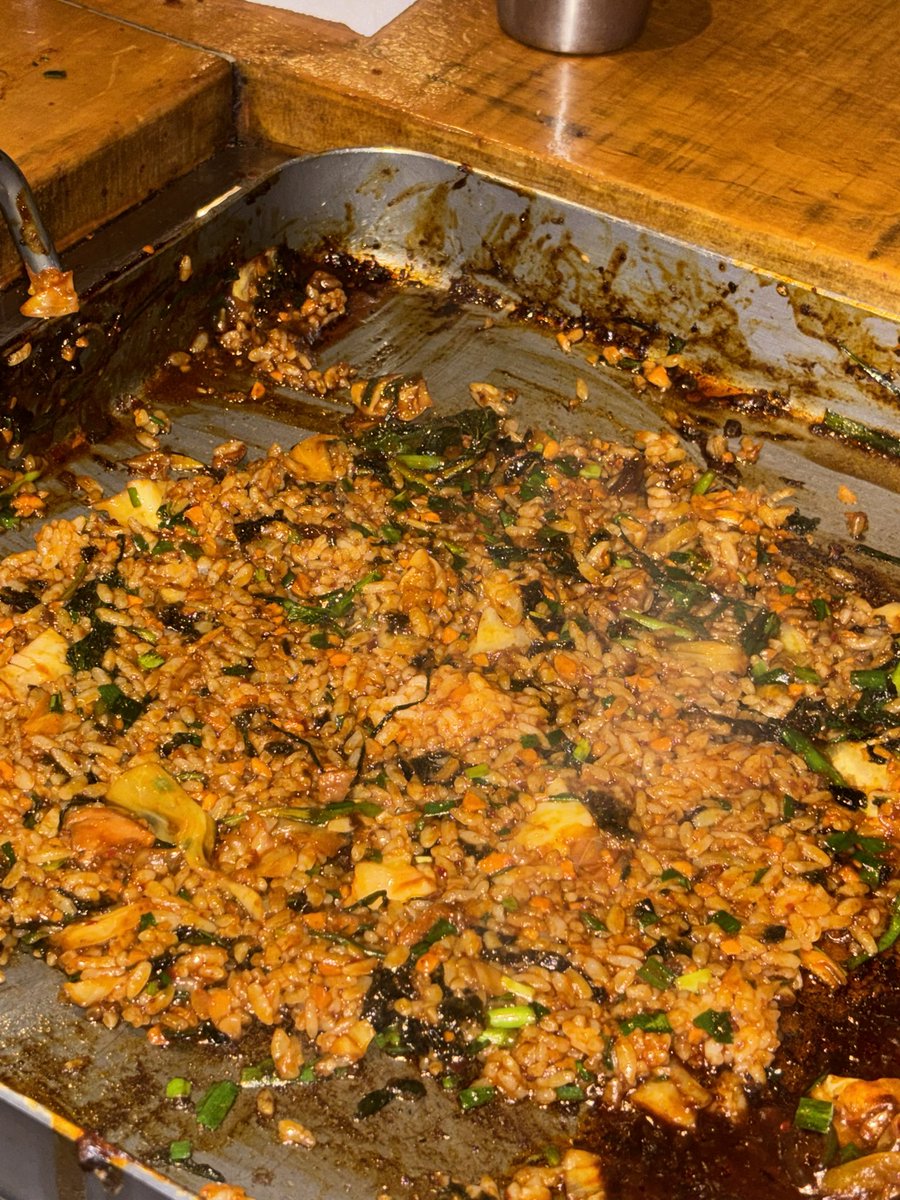 📍 잠실 몽촌닭갈비

엔시티 정우 맛집으로 알티탔던 곳이라 해서 갔는데 정말 맛있네요…
개인적으로 볶음밥은 비추고
한방닭갈비<-이게 진짜 맛있음 

주말기준 5:30 캐치테이블하고 두시간 기다렸어요…
