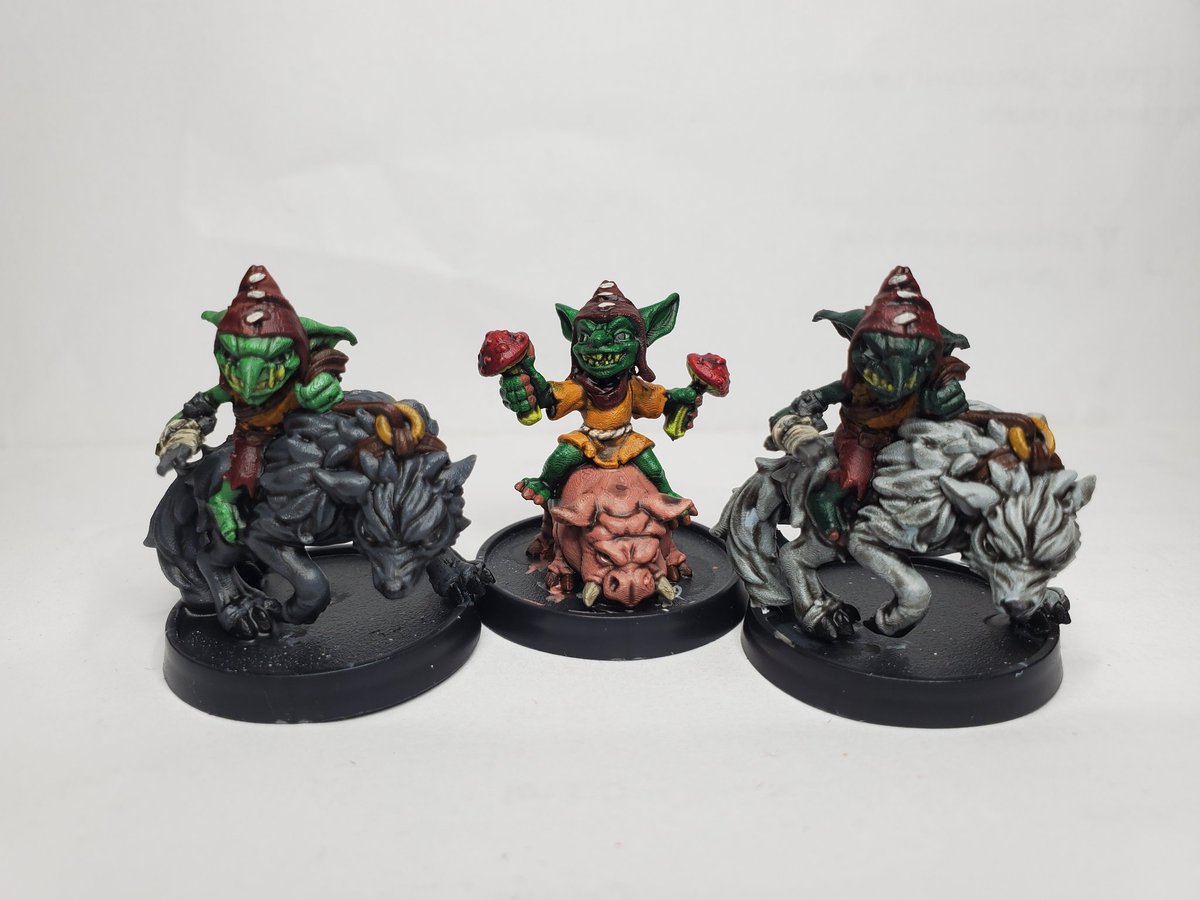 CatHultberg's tweet image. Finished the eyes and inking for the @MoonlightMinis goblins. I am loving how they are turning out! Probably going to take a breather before finishing the highlights and basing but I am really happy with the work so far is turning out. #miniatures #miniaturegaming #workinprogress