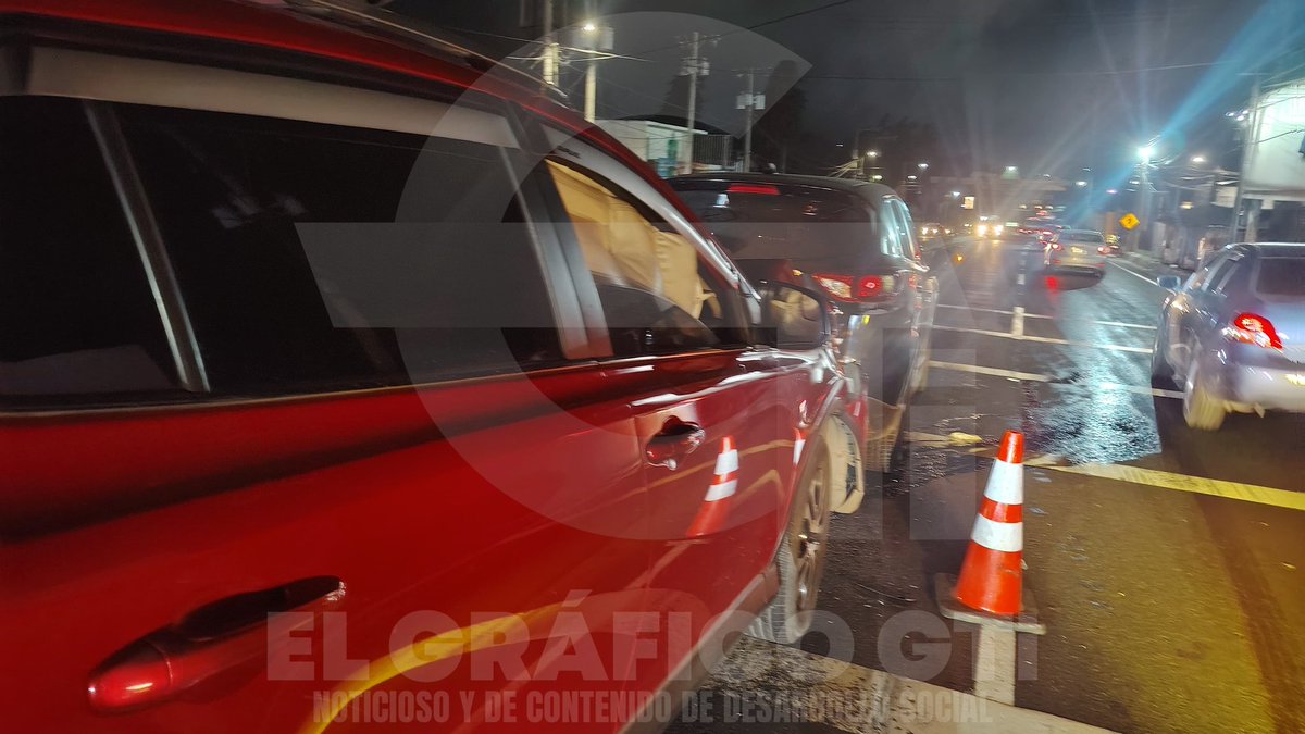 ElGraficoGT's tweet photo. PRECAUCIÓN:
Se reporta accidente de tránsito en el kilómetro 30 ruta interamericana por el sector de la Cuchilla de San Bartolomé Milpas Altas, Sacatepéquez. #CBMD atienden a 6 personas con crisis nerviosa, de dos vehículos involucrados.
#ElGráficoGT https://t.co/rBnFe6eD0w