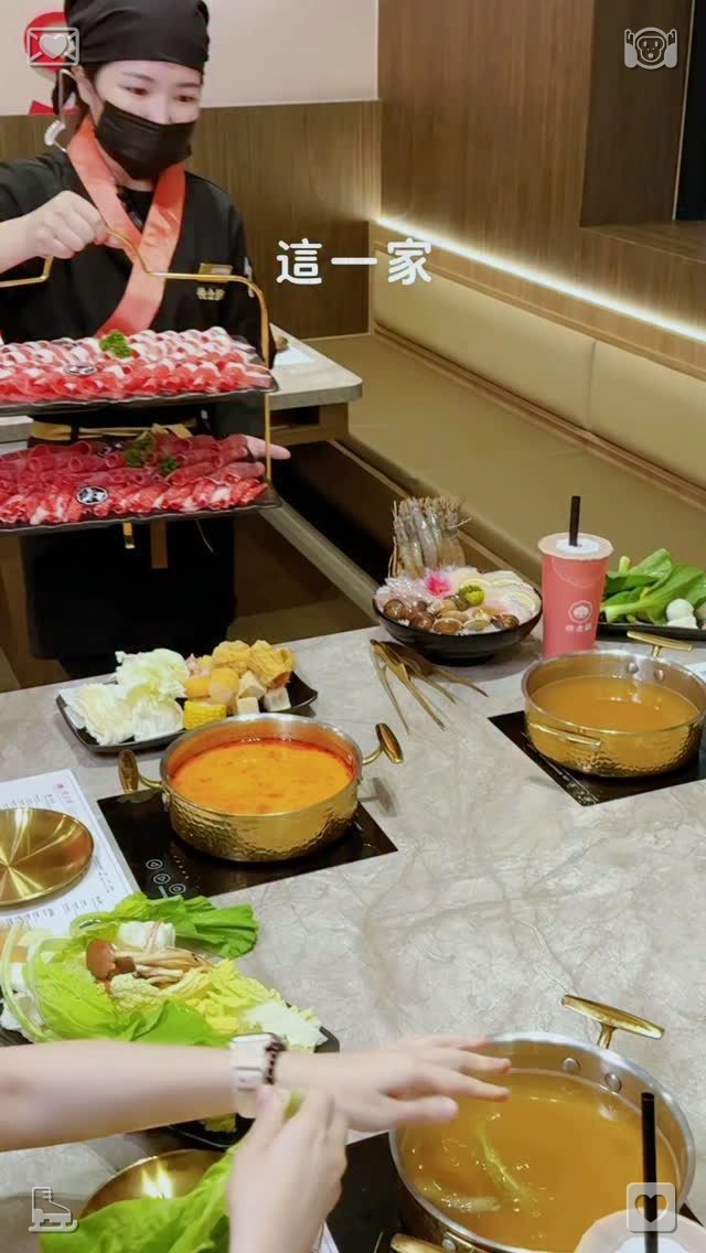 这碗清汤面，带来满满的慰藉，每一口都让人感到无比幸福与满足。