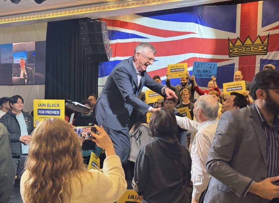 The momentum is REAL and it is STRONG! 
It showed tonight in Surrey.

More than 500 people packed the room, and the message was loud and clear: EXPERIENCE MATTERS.

And the stakes couldn’t be higher. British Columbia is facing record deficits, jobs leaving, investment drying up,
