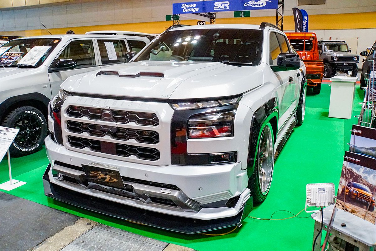 WAGO_NIST's tweet image. 🔥今さらだけど…これ見逃してない？
大阪オートメッセ企画 パート5開幕！

常識ブチ壊しのラインアップ👇

・ベタベタに落とした“ありえない”車高！　SPDクリエイションのトライトン！！

・早速しっかりと仕上げて完成度を高めたTOYO TIRES × 豊田自動織機のRAV4
tirtes:@teamtoyotiresjp

#TRITON