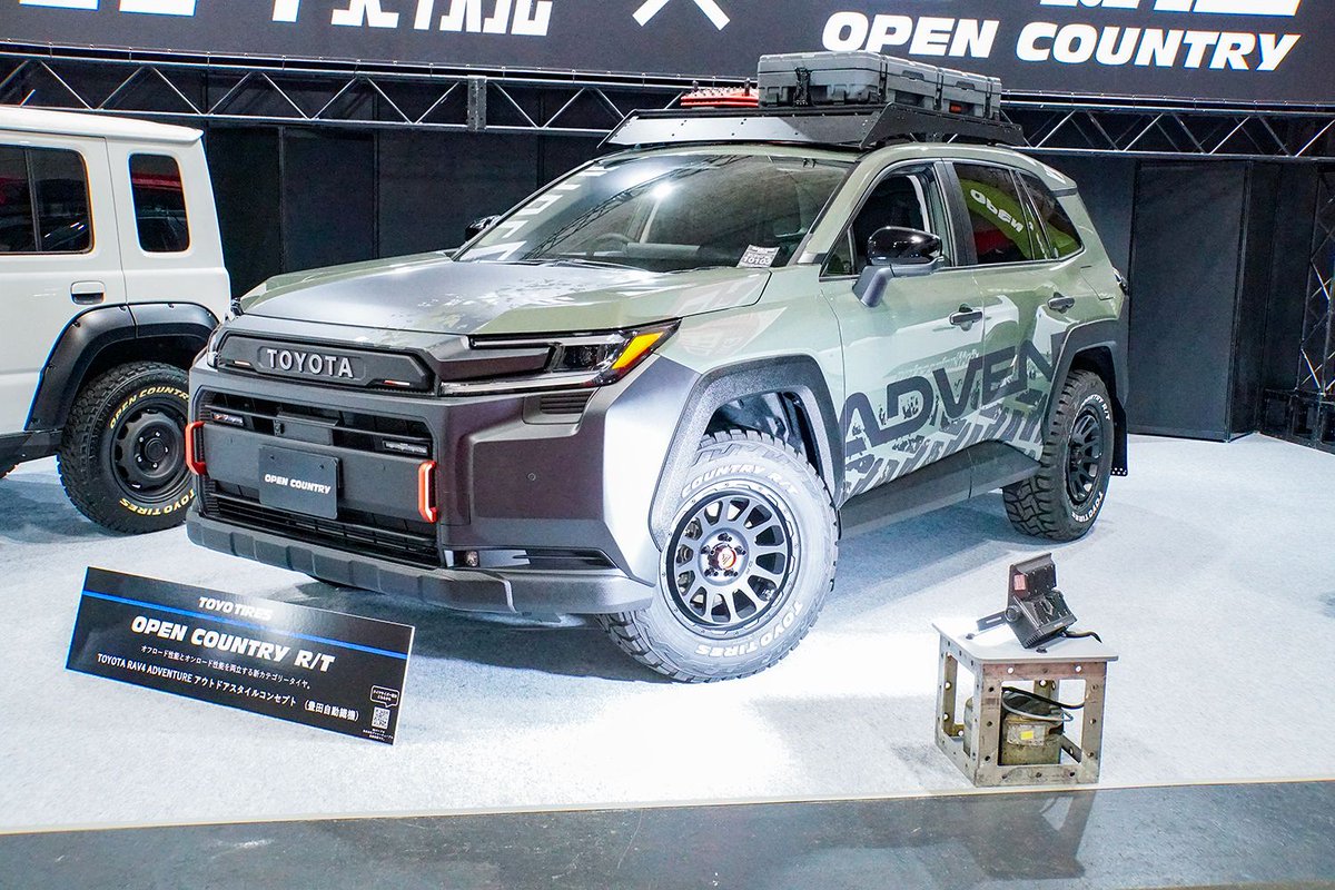 WAGO_NIST's tweet image. 🔥今さらだけど…これ見逃してない？
大阪オートメッセ企画 パート5開幕！

常識ブチ壊しのラインアップ👇

・ベタベタに落とした“ありえない”車高！　SPDクリエイションのトライトン！！

・早速しっかりと仕上げて完成度を高めたTOYO TIRES × 豊田自動織機のRAV4
tirtes:@teamtoyotiresjp

#TRITON