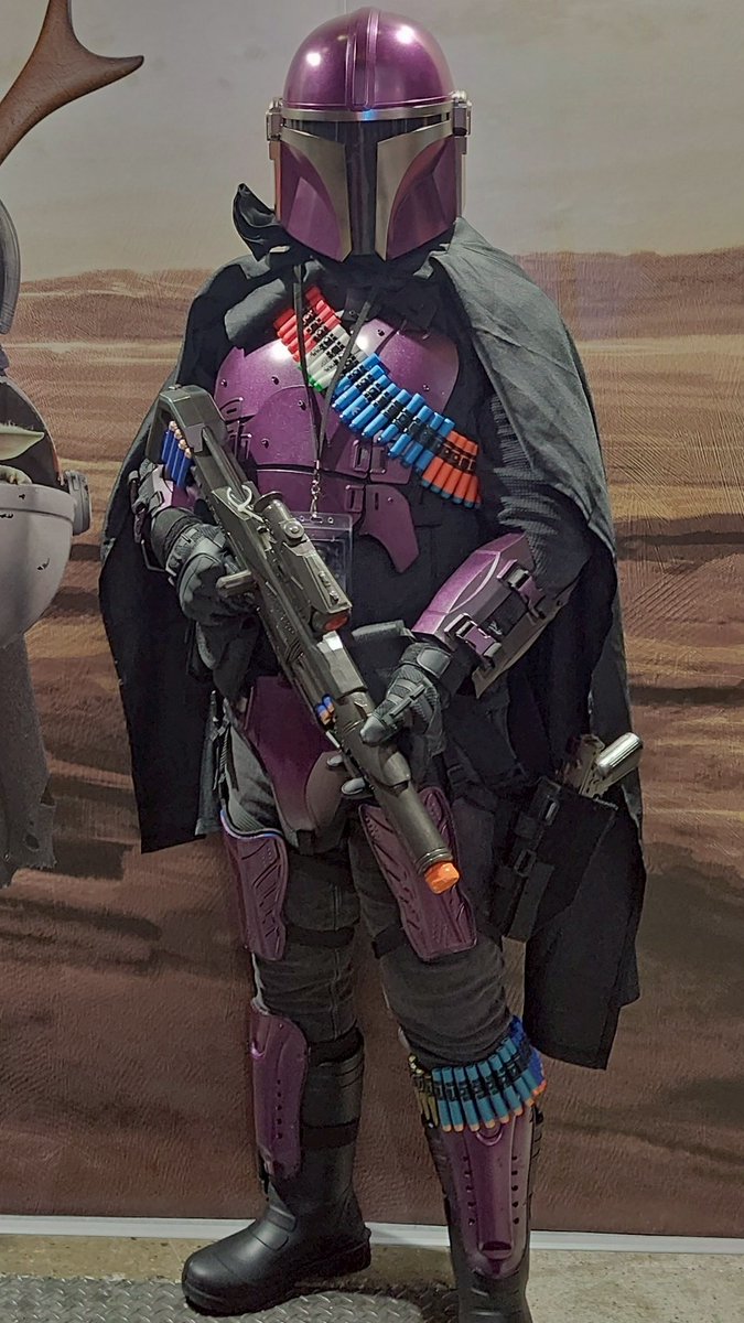 既製品リペイントのみで組んだオリジナルマンダロリアンです！
そろそろコスボードデビューしたいと考えています★