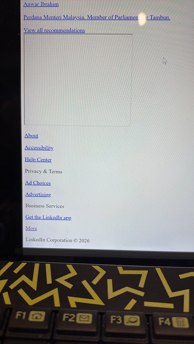 rmuzamir's tweet photo. I wonder what happened to LinkedIn? It has been like this for a few hours now and not fixed. Looks like a web page from 1999 https://t.co/ab6iFiAuNm