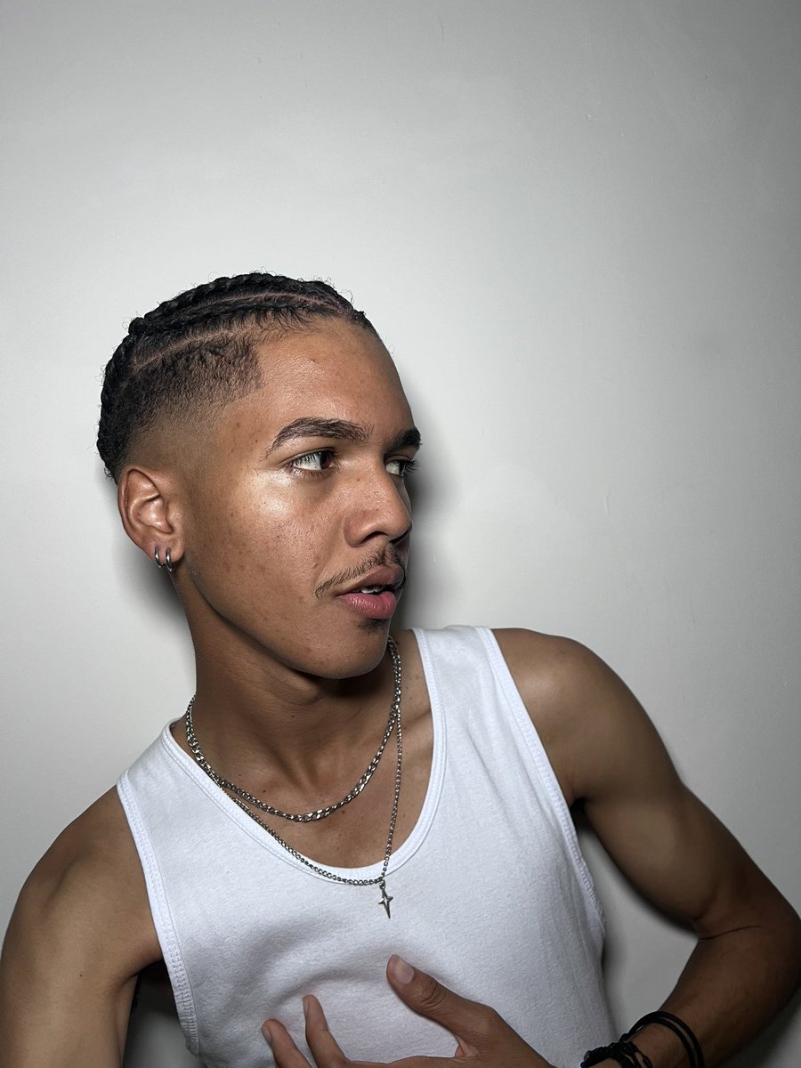 Iamedwintr's tweet photo. Unas con trenzas https://t.co/y7Woi9Q6ZY