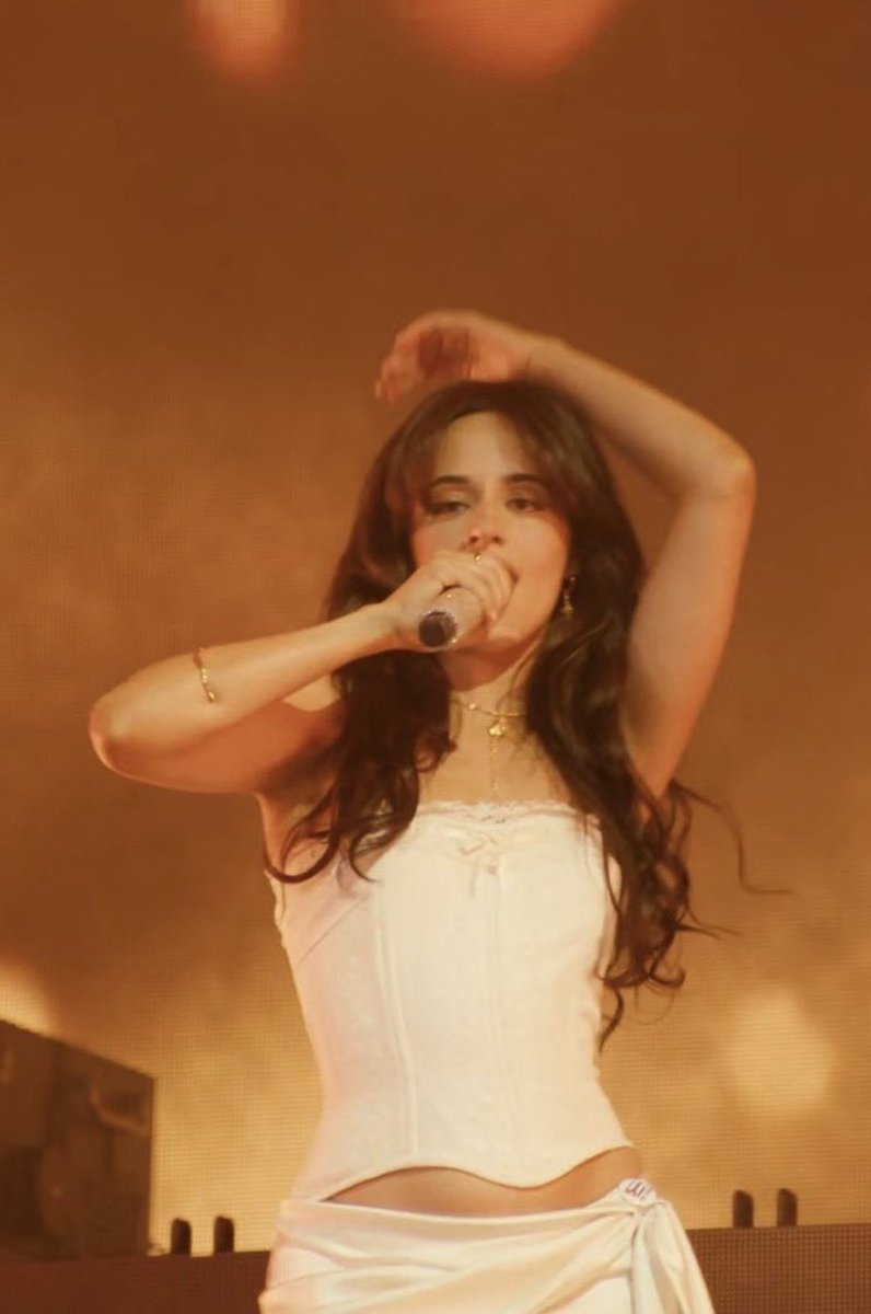 I am HEALED.

Camila Cabello on Coachella stage today.